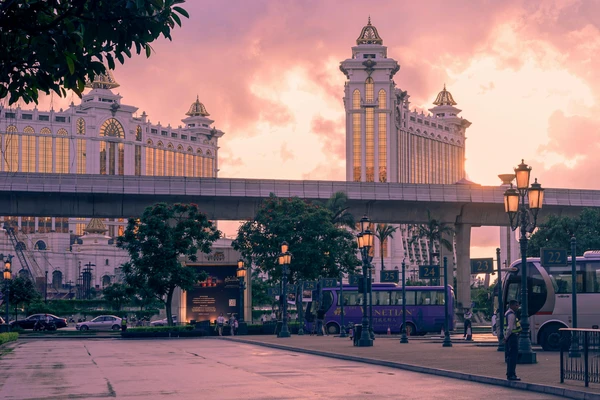 Border Crossings in Macau