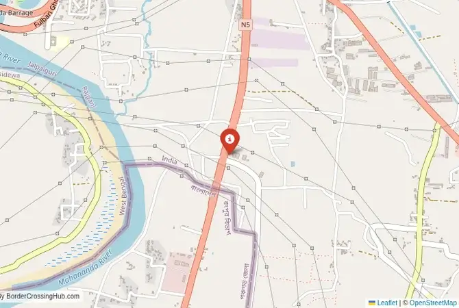 Close-up map showing a border crossing point with marker at the selected land port of entry between Bangladesh and India