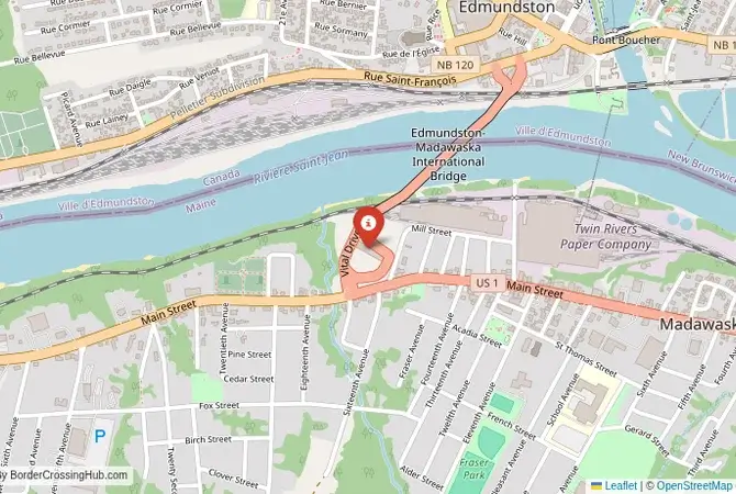 Close-up map showing a border crossing point with marker at the selected land port of entry between United States and Canada