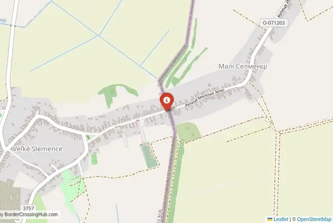 Close-up map showing a border crossing point with marker at the selected land port of entry between Ukraine and Slovakia