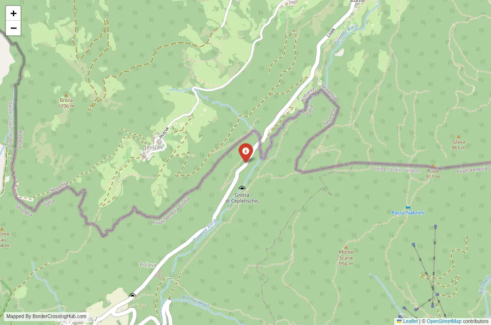 Close-up map showing a border crossing point with marker at the selected land port of entry between Italy and Slovenia